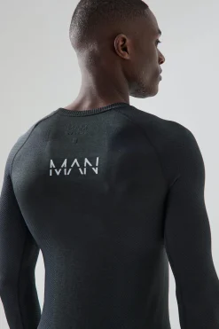 Man Active Seamless Muscle Fit Long Top | BoohooMAN UK