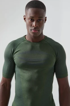 Man Active Seamless Muscle Fit T-shirt | BoohooMAN UK