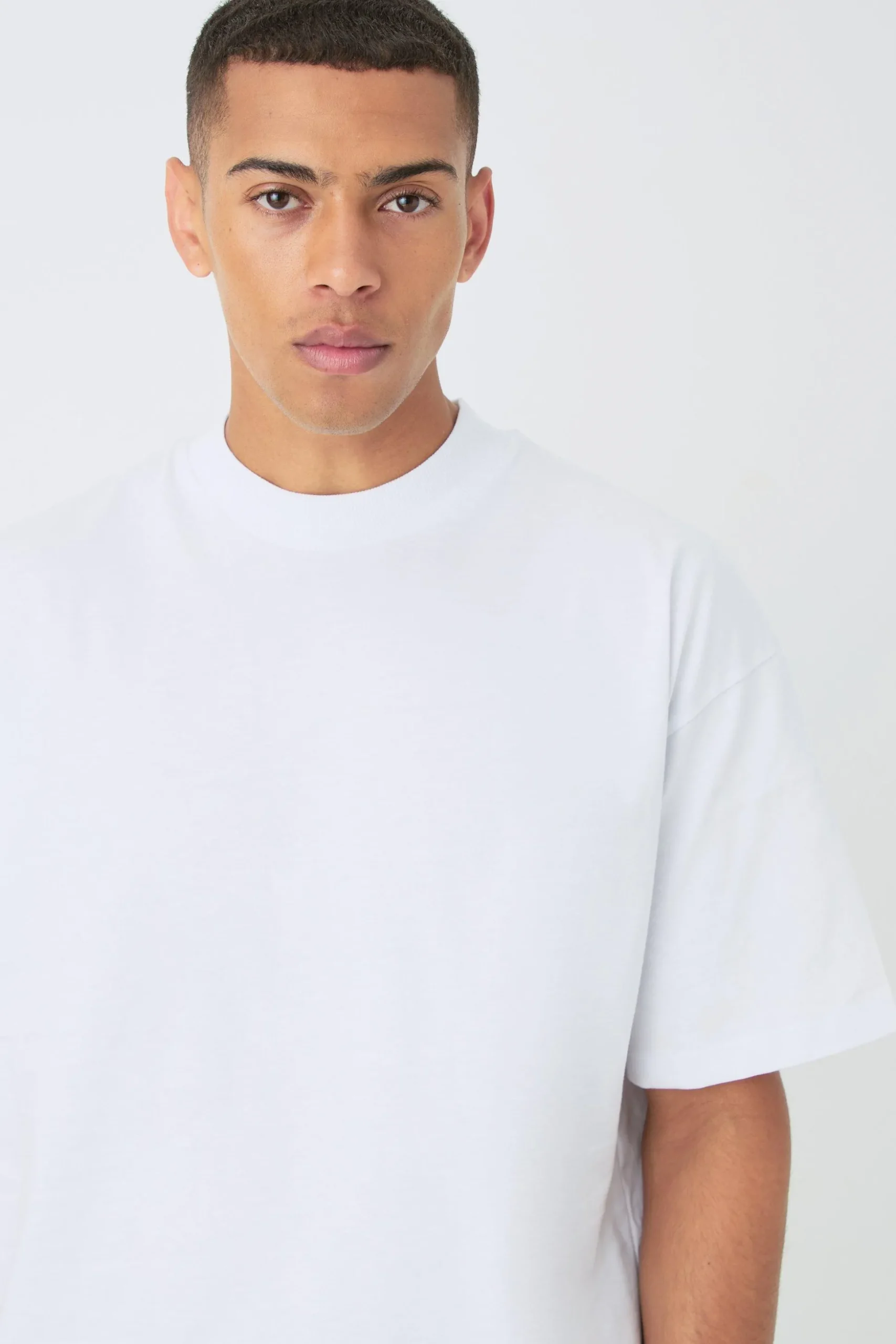 Man Oversized Extended Neck T-shirt And Jacquard Shorts Set | BoohooMAN UK