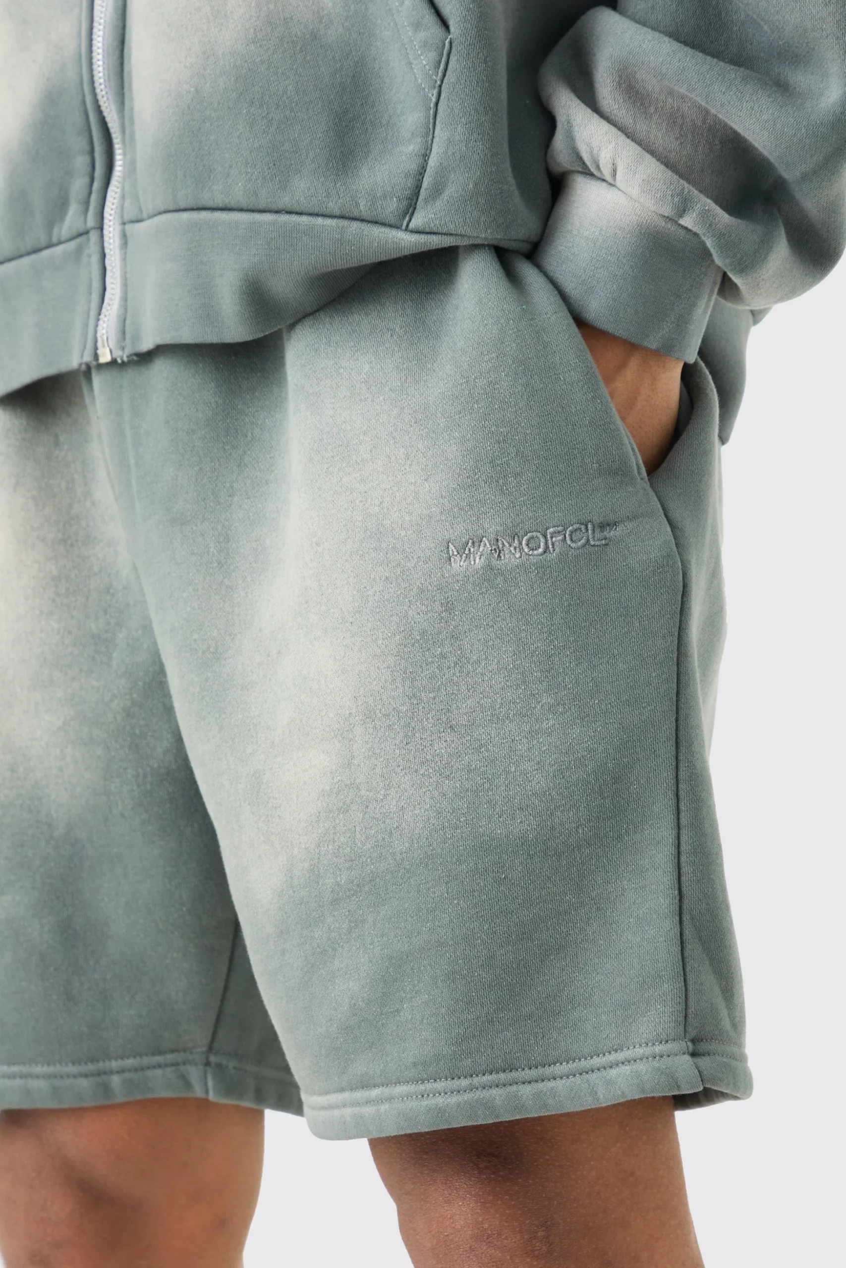 Man Relaxed Fit Sun Bleach Washed Shorts | BoohooMAN UK