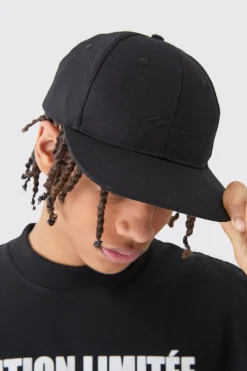 Man Signature Basic Snapback Cap In Black | BoohooMAN UK