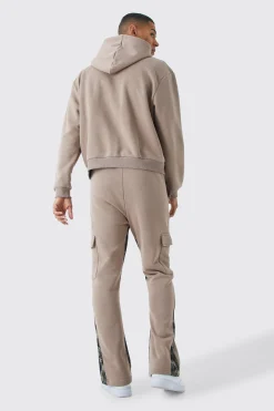 Man Signature Camo Cargo Pocket Gusset Tracksuit | BoohooMAN UK