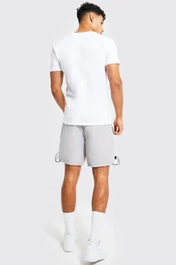 Man Signature Chest Print T-shirt | BoohooMAN UK