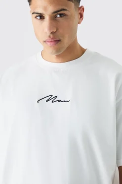 Man Signature Oversized Crew Neck T-shirt | BoohooMAN UK