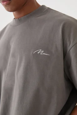 Man Signature Oversized Heavyweight T-shirt | BoohooMAN UK