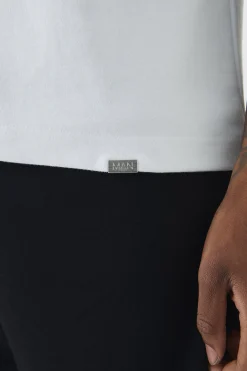 Man Slim Fit Extended Neck Heavy Interlock T-shirt | BoohooMAN UK