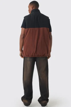Man Tab Boxy Colour Block Fleece Gilet In Brown | BoohooMAN UK