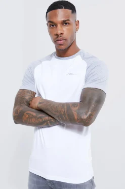 Muscle Fit Man Signature Raglan T-shirt | BoohooMAN UK