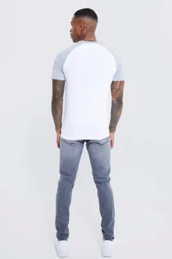 Muscle Fit Man Signature Raglan T-shirt | BoohooMAN UK
