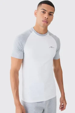 Muscle Fit Man Signature Raglan T-shirt | BoohooMAN UK