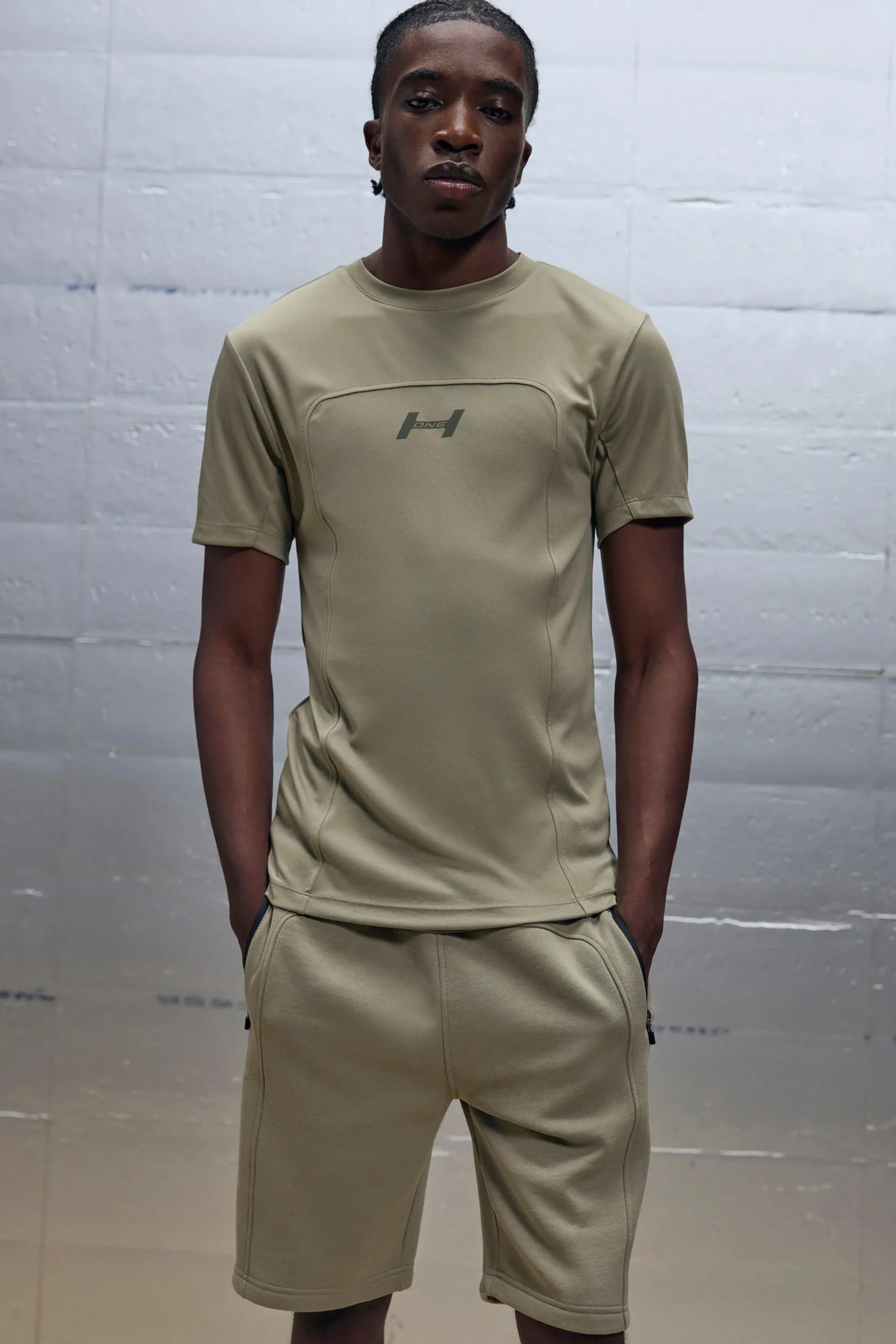 Muscle Fit Pocket Detail T-shirt & Shorts Set | BoohooMAN UK