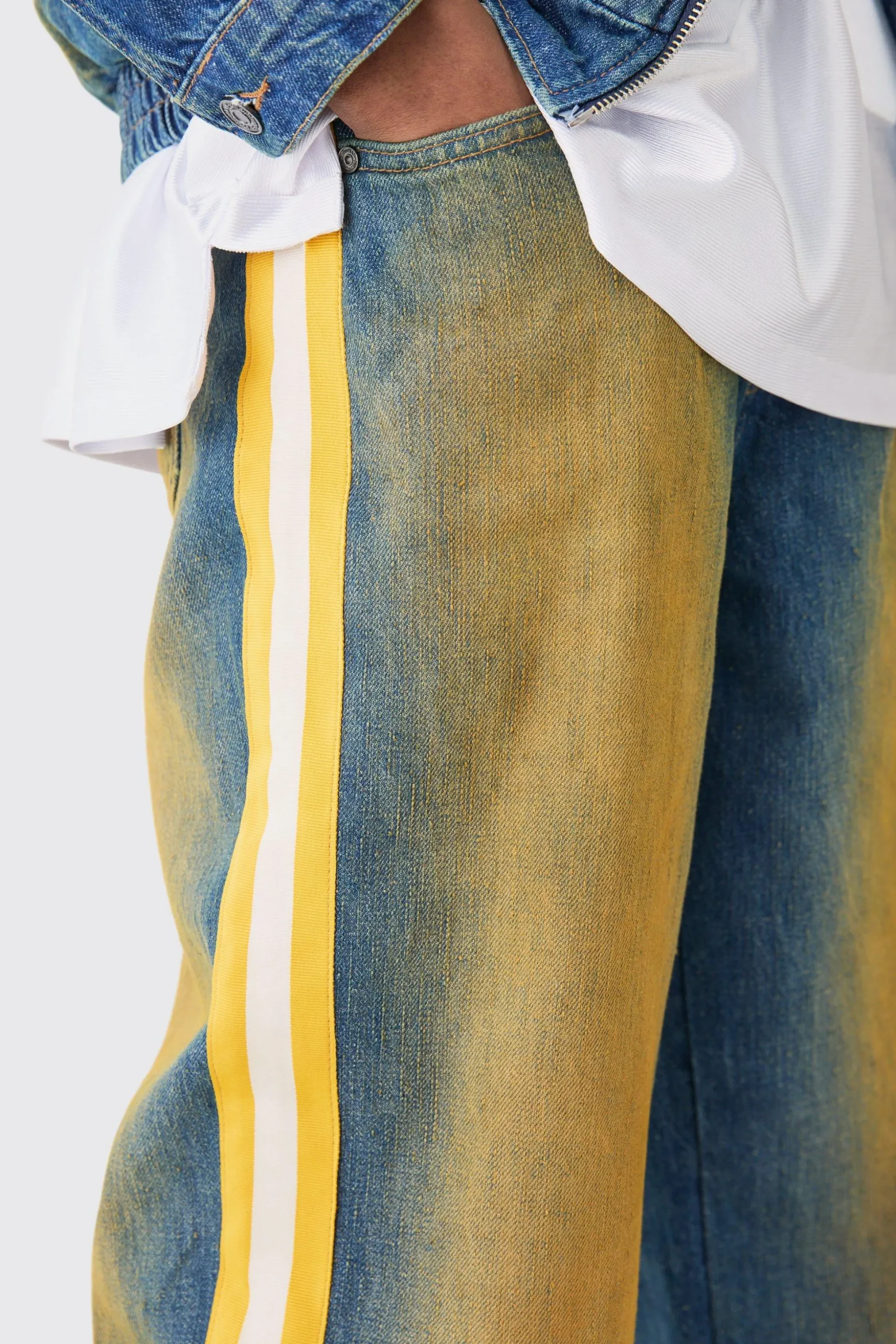Nfl Chiefs Baggy Rigid Popper Hem Tape Detail Tinted Jeans | BoohooMAN UK