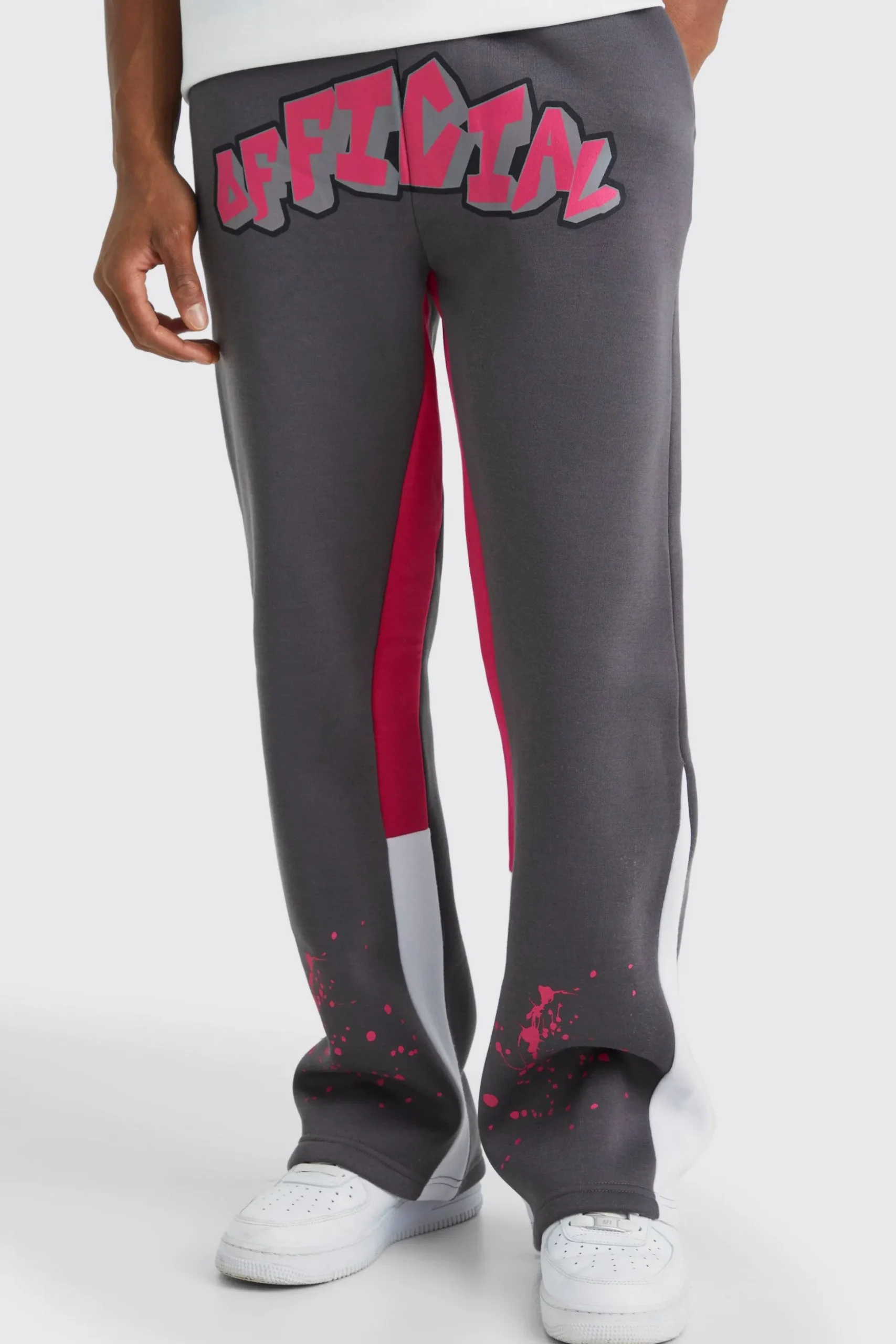Official Graffiti Paint Splatter Gusset Joggers | BoohooMAN UK