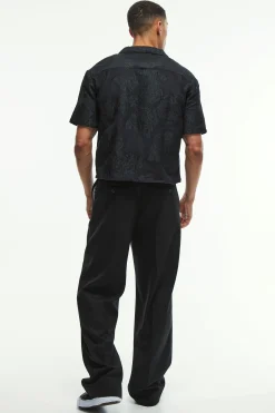 Oversized Boxy Revere Applique Shirt In Black | BoohooMAN UK