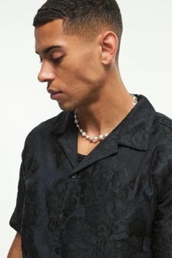 Oversized Boxy Revere Applique Shirt In Black | BoohooMAN UK