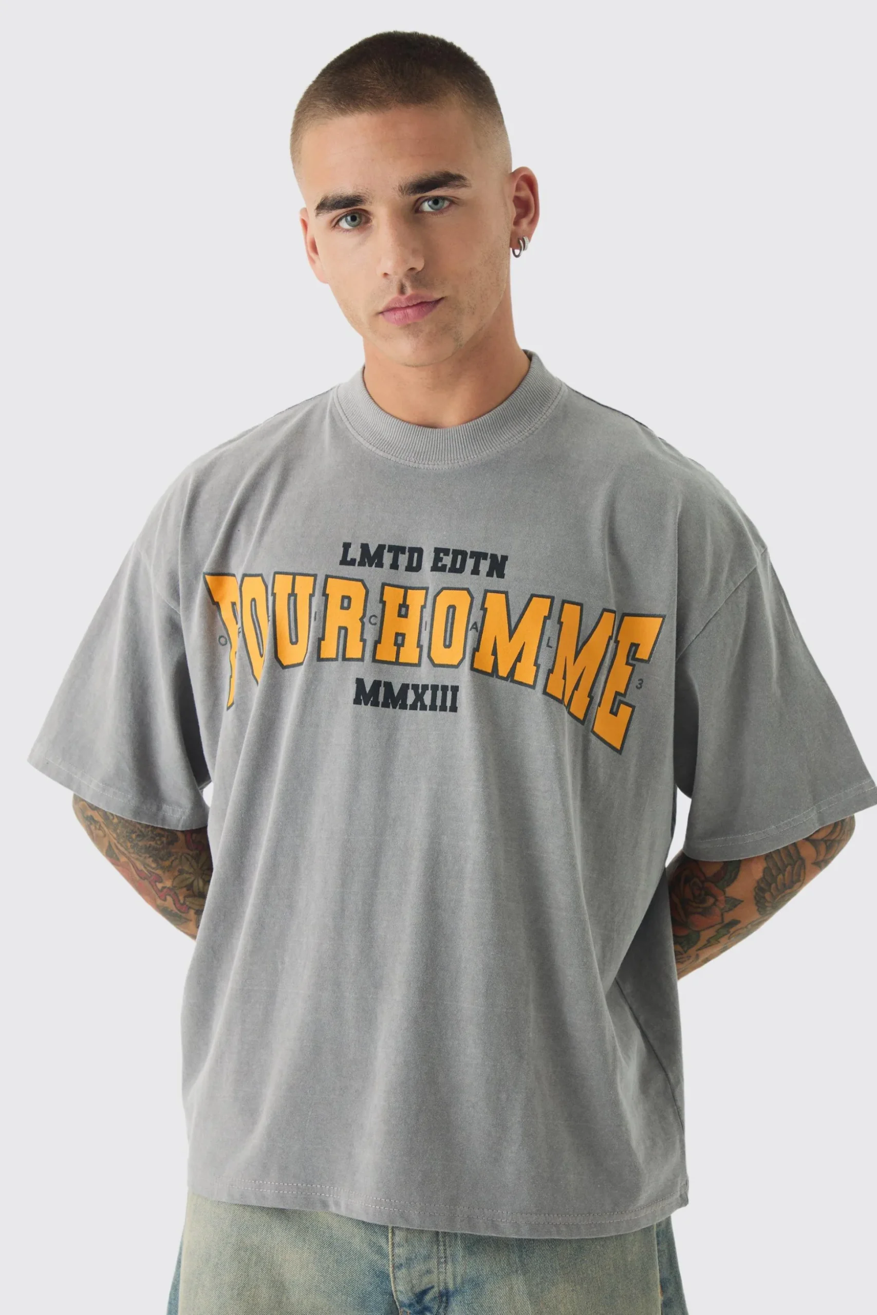 Oversized Extended Neck Boxy Pour Homme Wash Print T-Shirt | BoohooMAN UK