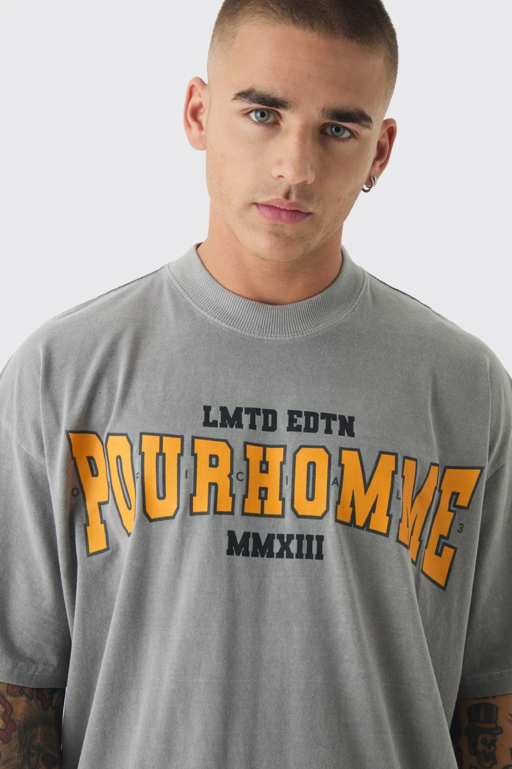 Oversized Extended Neck Boxy Pour Homme Wash Print T-Shirt | BoohooMAN UK