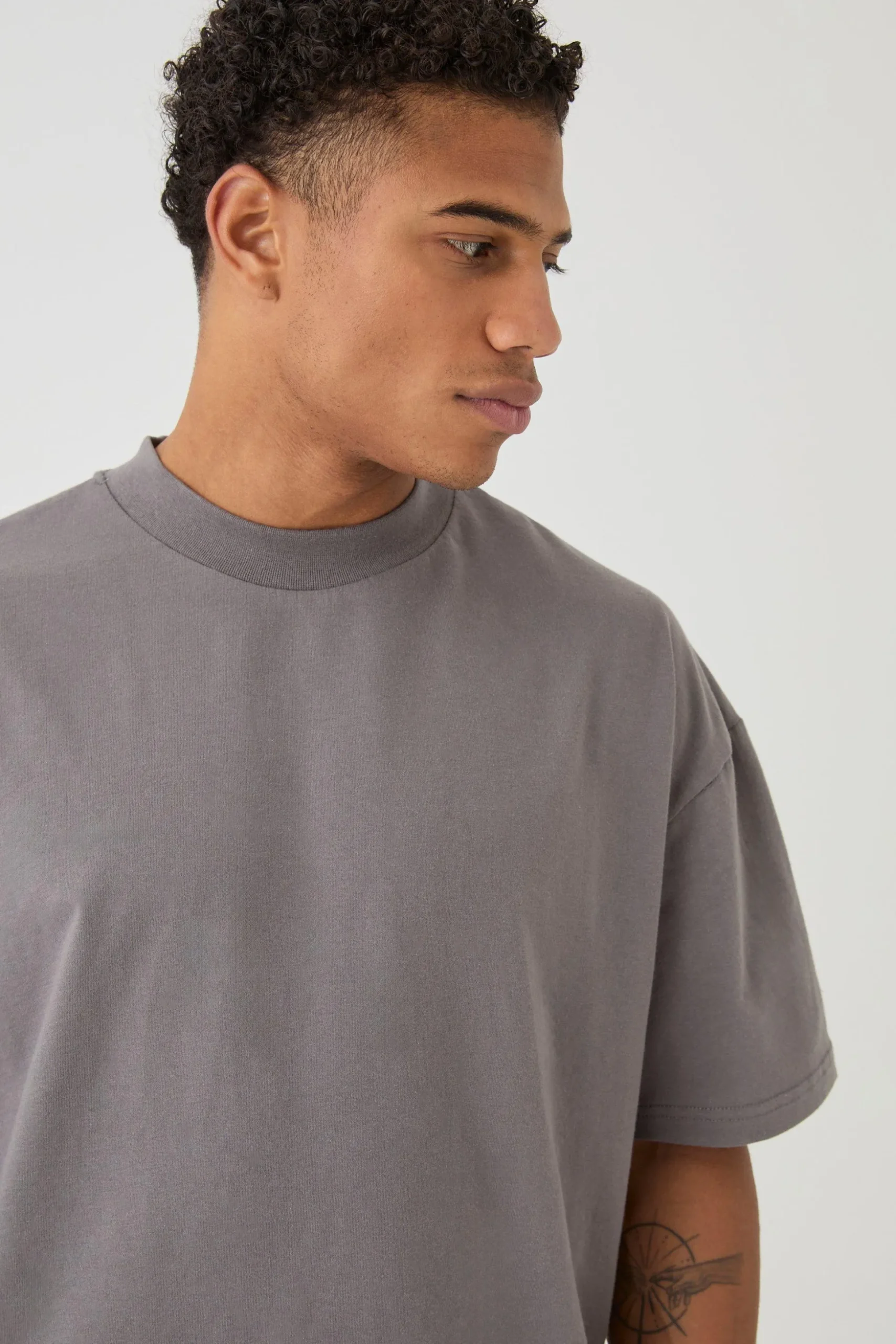 Oversized Extended Neck Heavyweight T-shirt | BoohooMAN UK