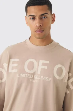 Oversized Extended Neck Half Sleeve Interlock Graphic T-shirt | BoohooMAN UK