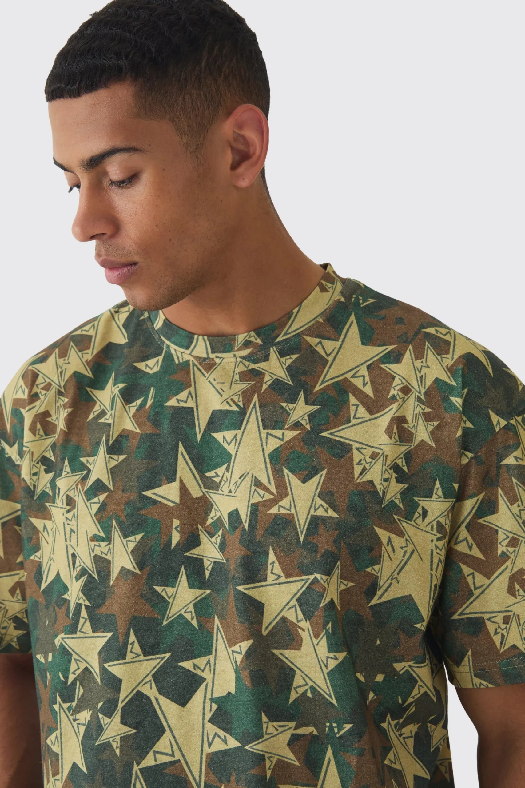 Oversized Extended Neck Star Camo T-shirt | BoohooMAN UK
