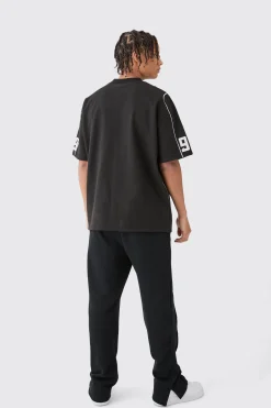 Oversized Extended Neck Universal Graphic T-shirt | BoohooMAN UK