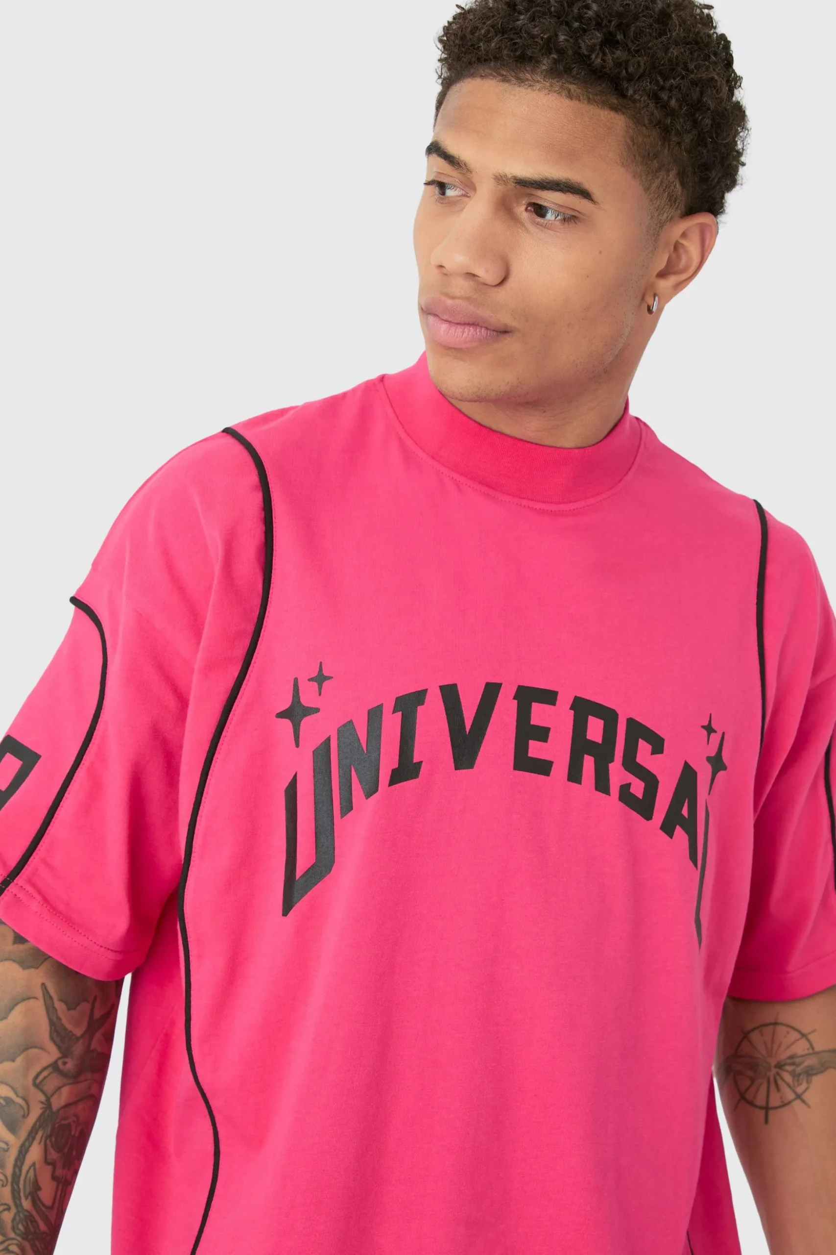 Oversized Extended Neck Universal Graphic T-shirt | BoohooMAN UK