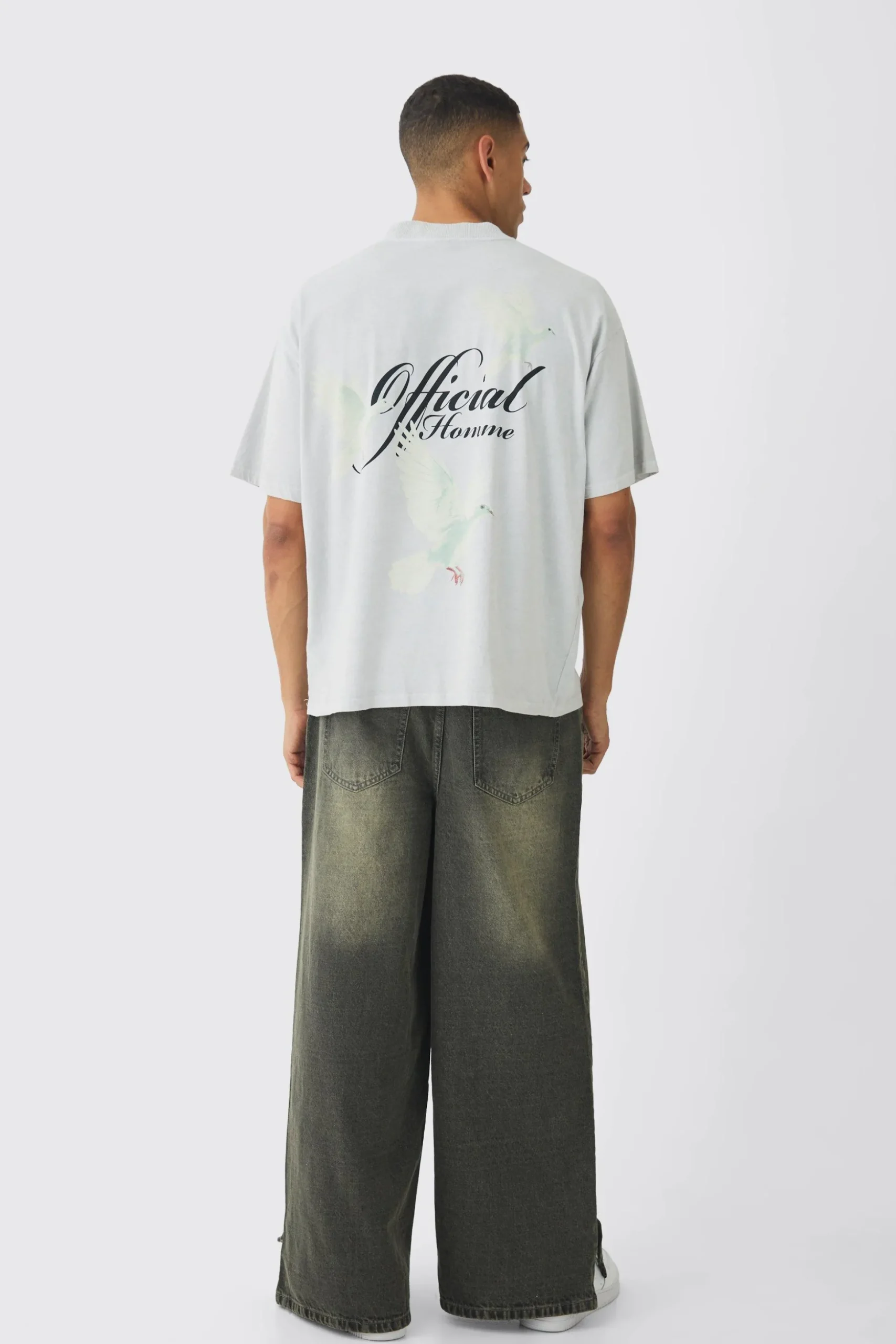 Oversized Extended Neck Washed Dove Back Print T-Shirt | BoohooMAN UK