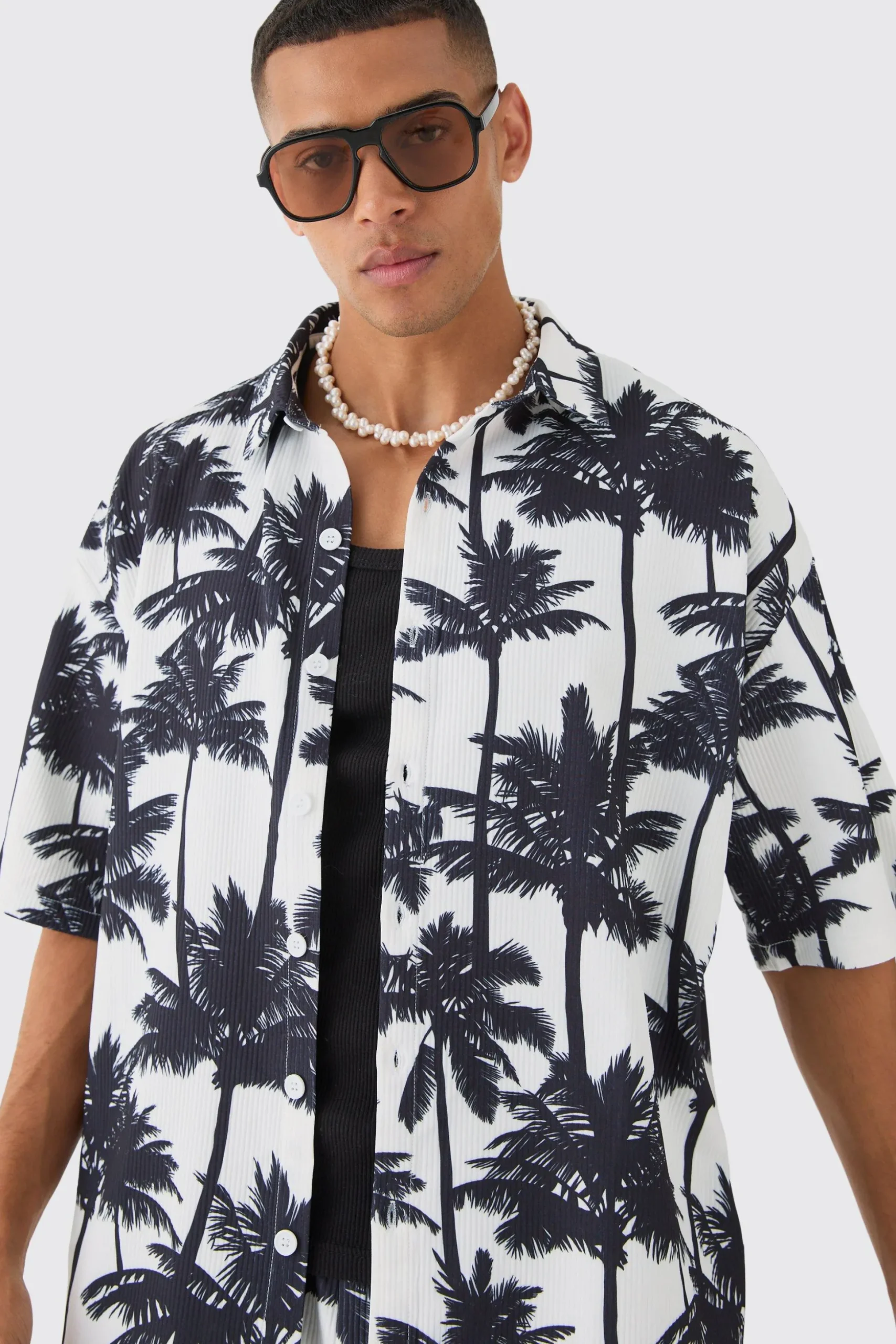 Oversized Pleated Palm Tree Print Shirt & Short Set | BoohooMAN UK