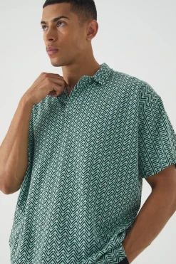 Oversized Revere Stripe Polo | BoohooMAN UK