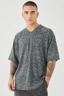 Oversized V Neck Leopard Print Raglan T-shirt | BoohooMAN UK