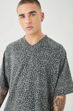 Oversized V Neck Leopard Print Raglan T-shirt | BoohooMAN UK