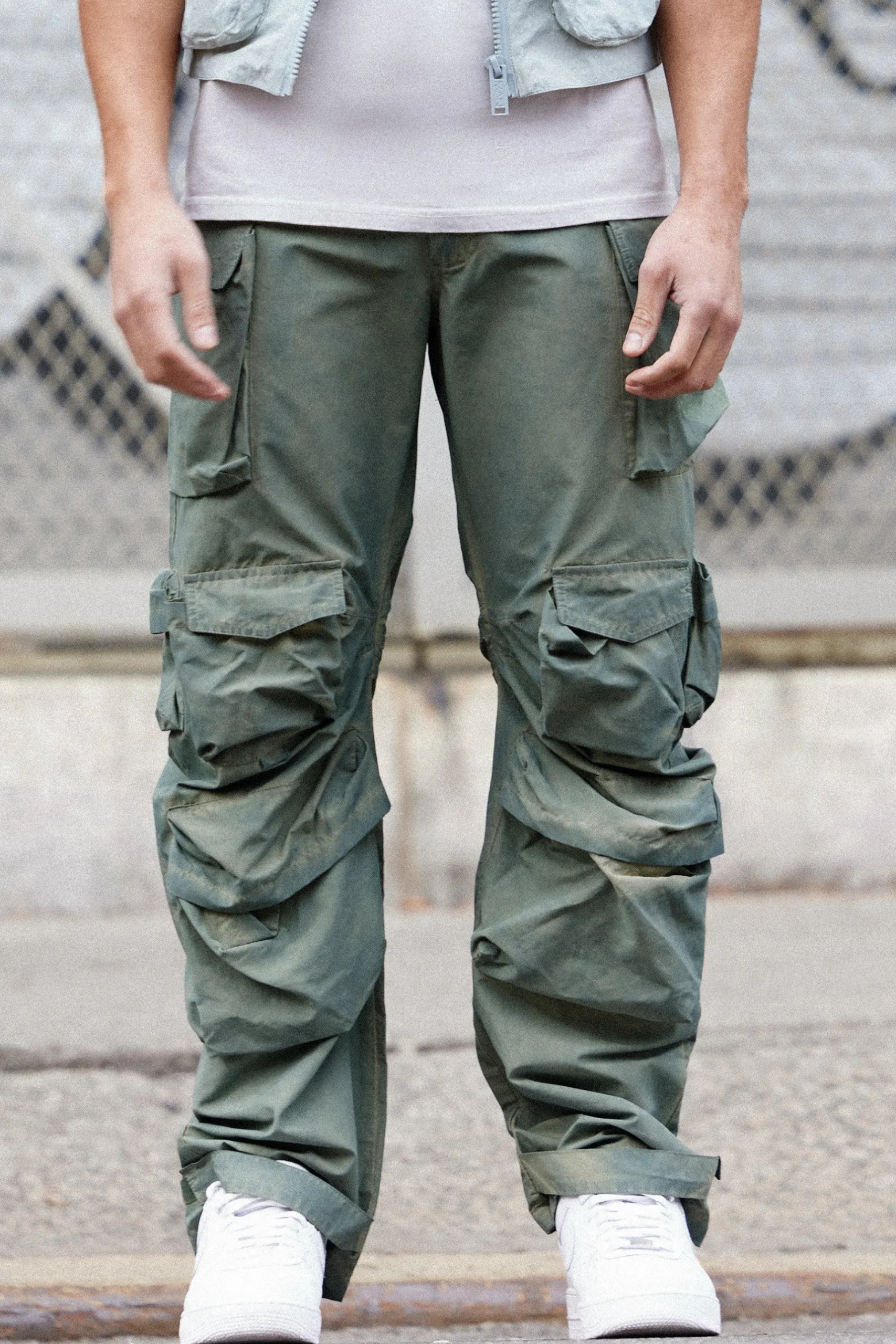 Parachute Multi Pocket Fixed Waist Trouser | BoohooMAN UK
