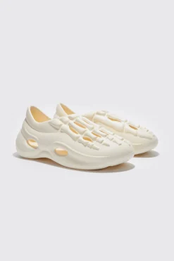 Perforated Moulded Runner | BoohooMAN UK