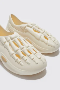 Perforated Moulded Runner | BoohooMAN UK