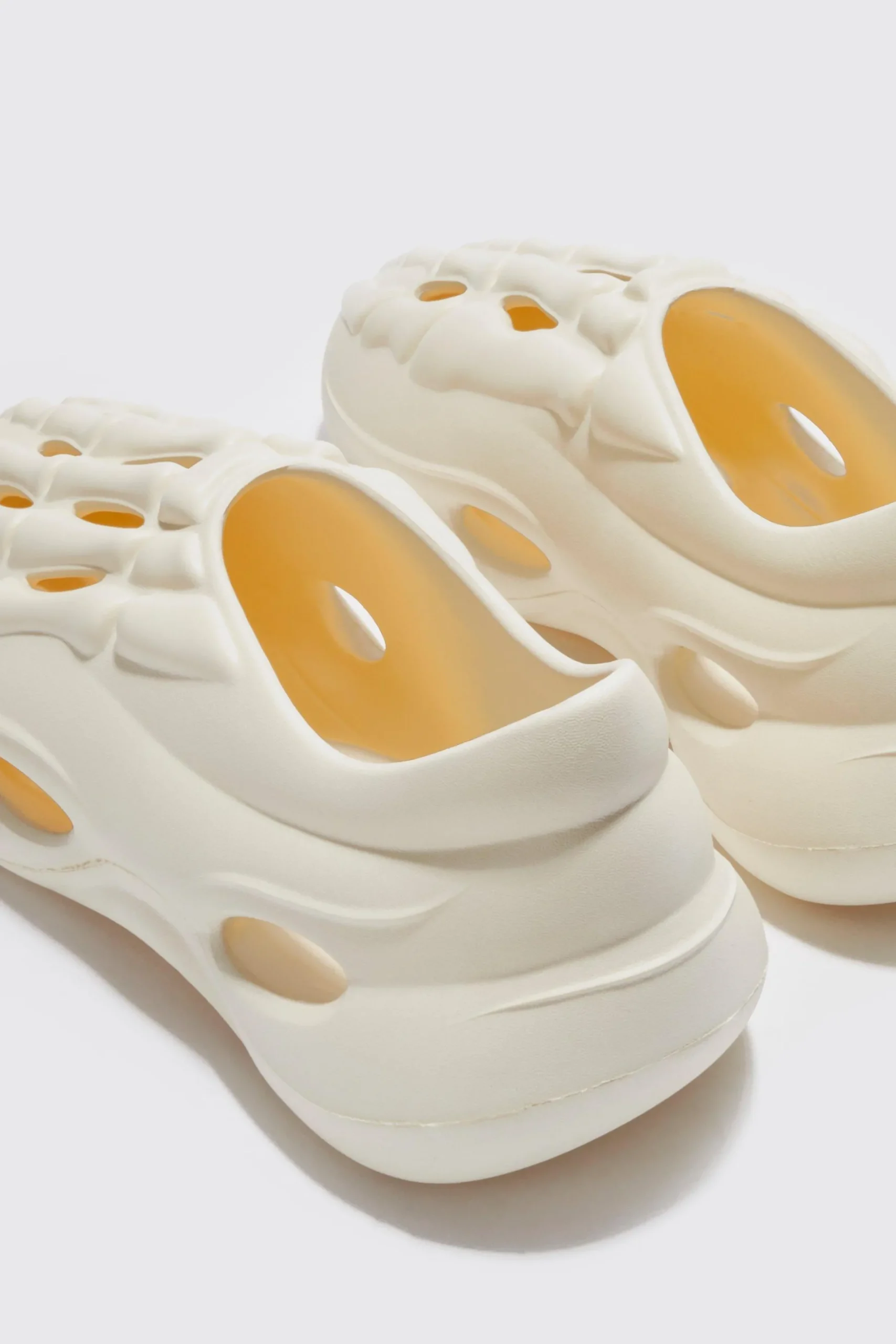 Perforated Moulded Runner | BoohooMAN UK