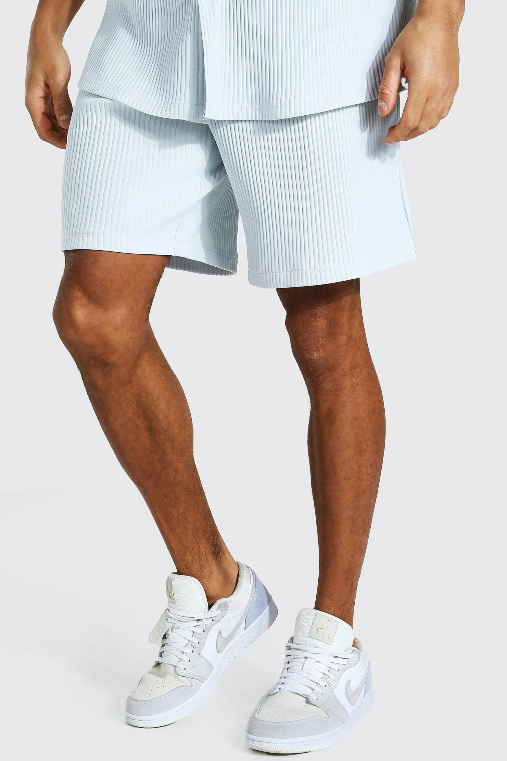 Pleated Loose Mid Length Shorts | BoohooMAN UK