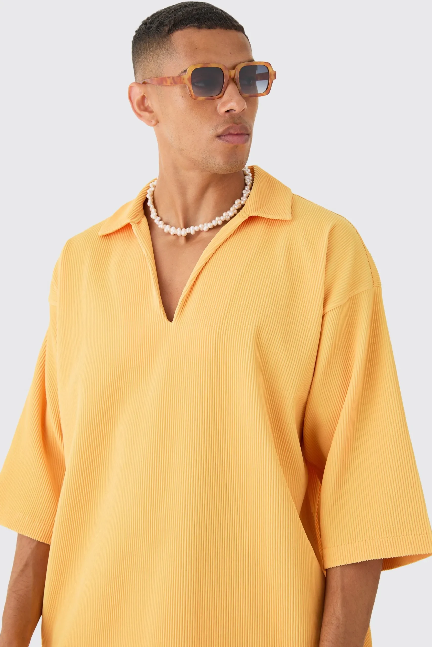 Pleated Oversized Boxy V Neck Shirt | BoohooMAN UK