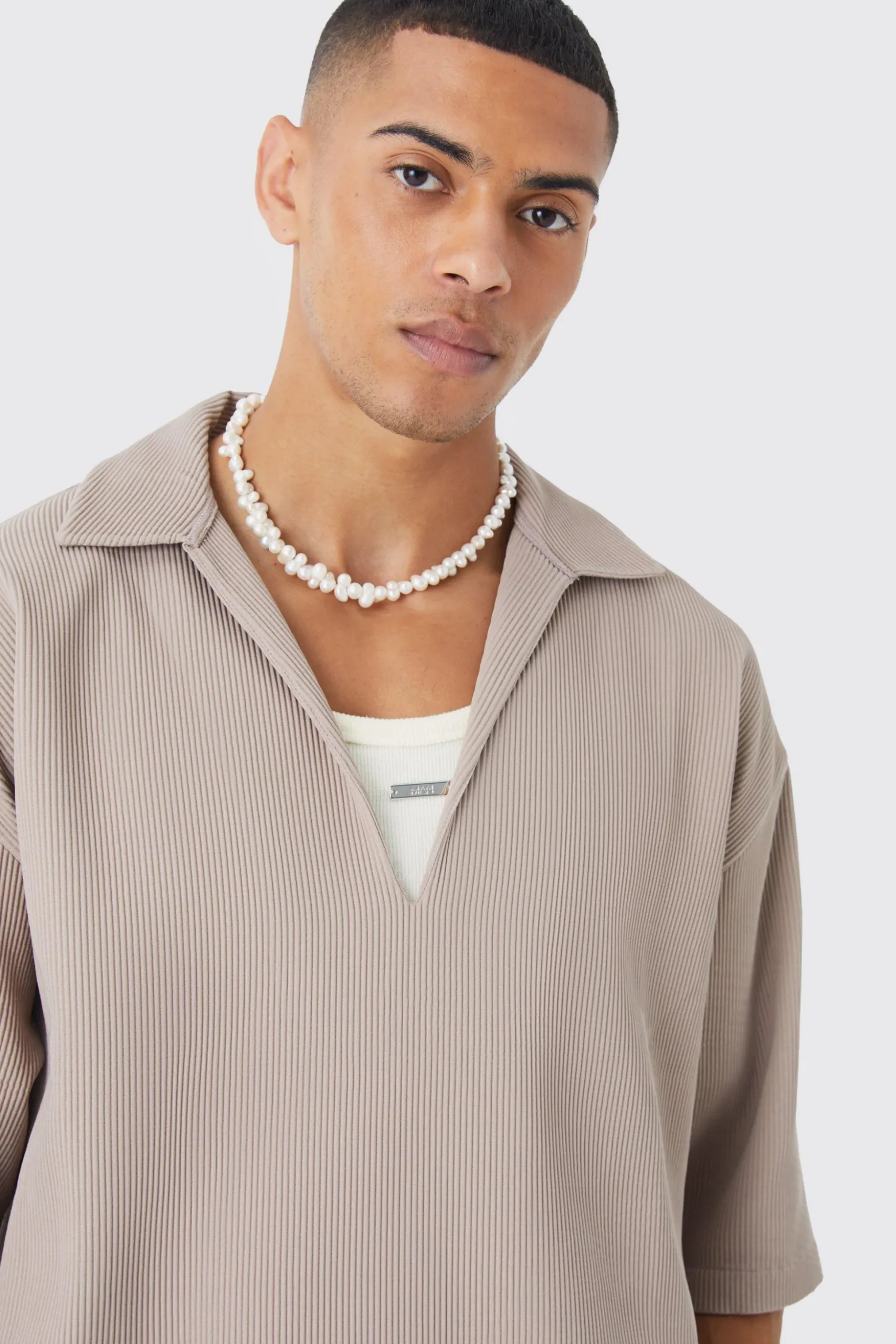 Pleated Oversized V Neck Shirt | BoohooMAN UK