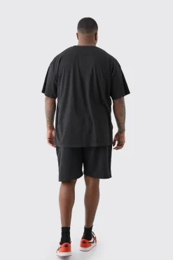 Plus Bratz Flame Print License T-shirt In Black | BoohooMAN UK