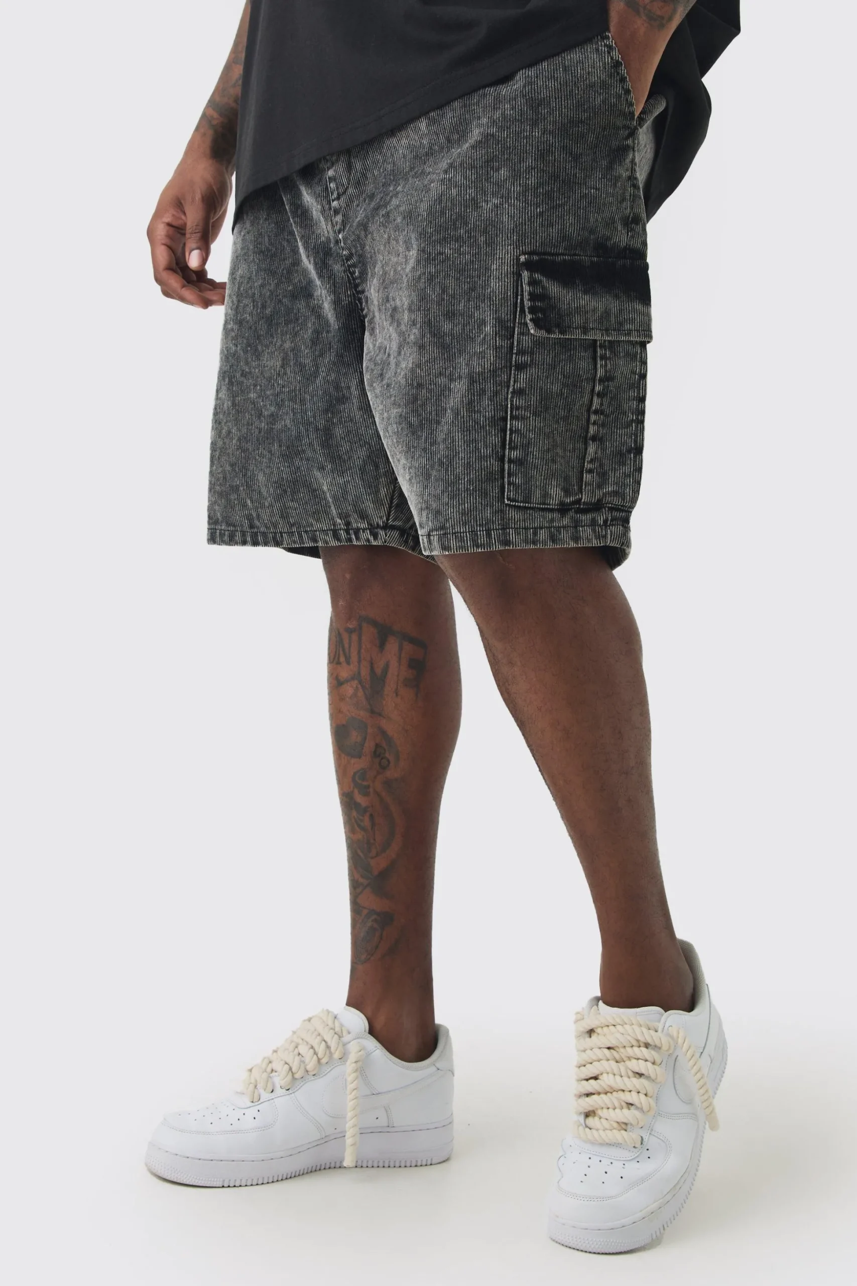 Plus Cord Washed Cargo Shorts In Black | BoohooMAN UK