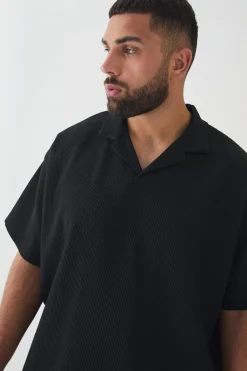 Plus Drop Revere Pleated Polo In Black | BoohooMAN UK