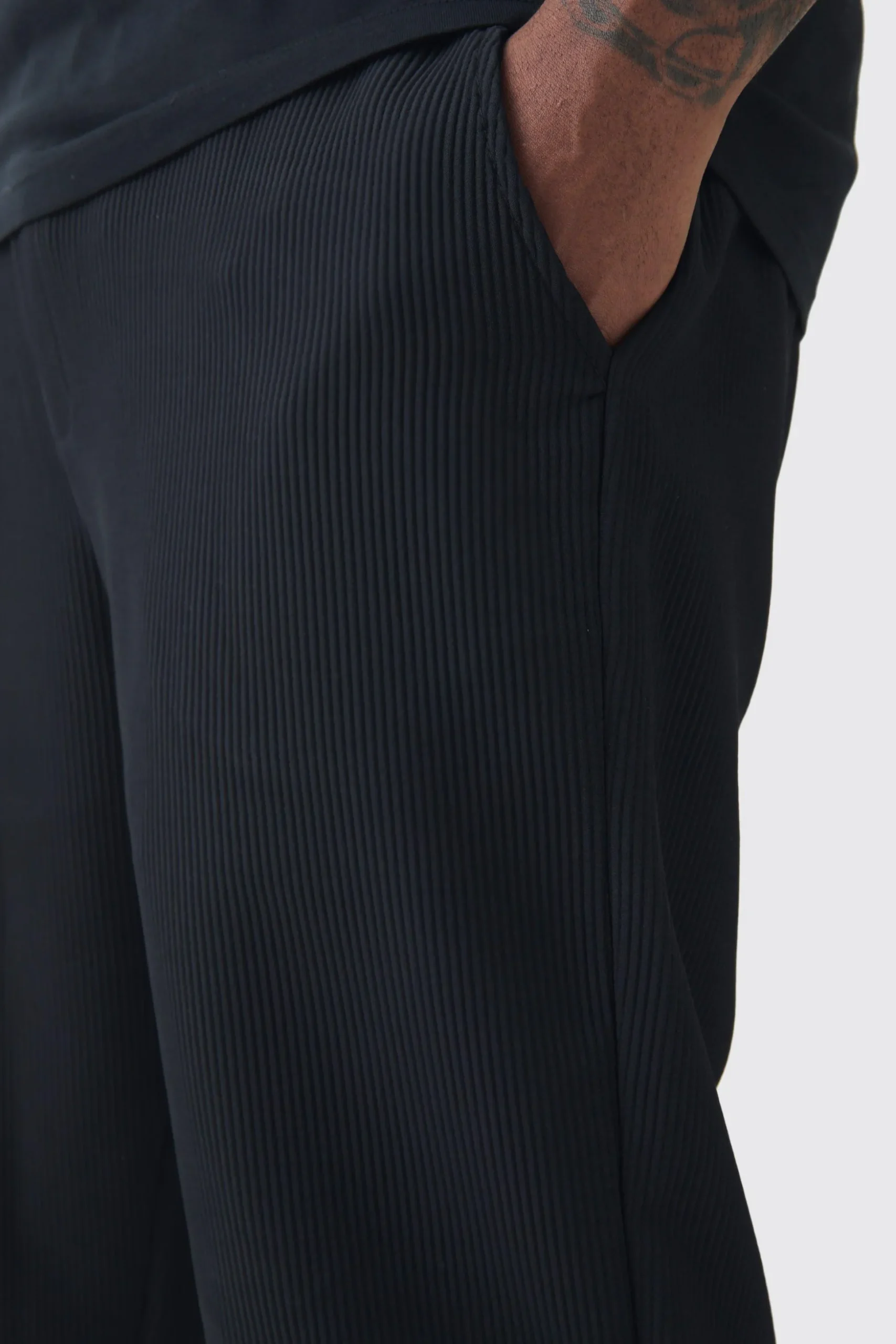Plus Elastic Waist Tapered Fit Pleated Trouser | BoohooMAN UK