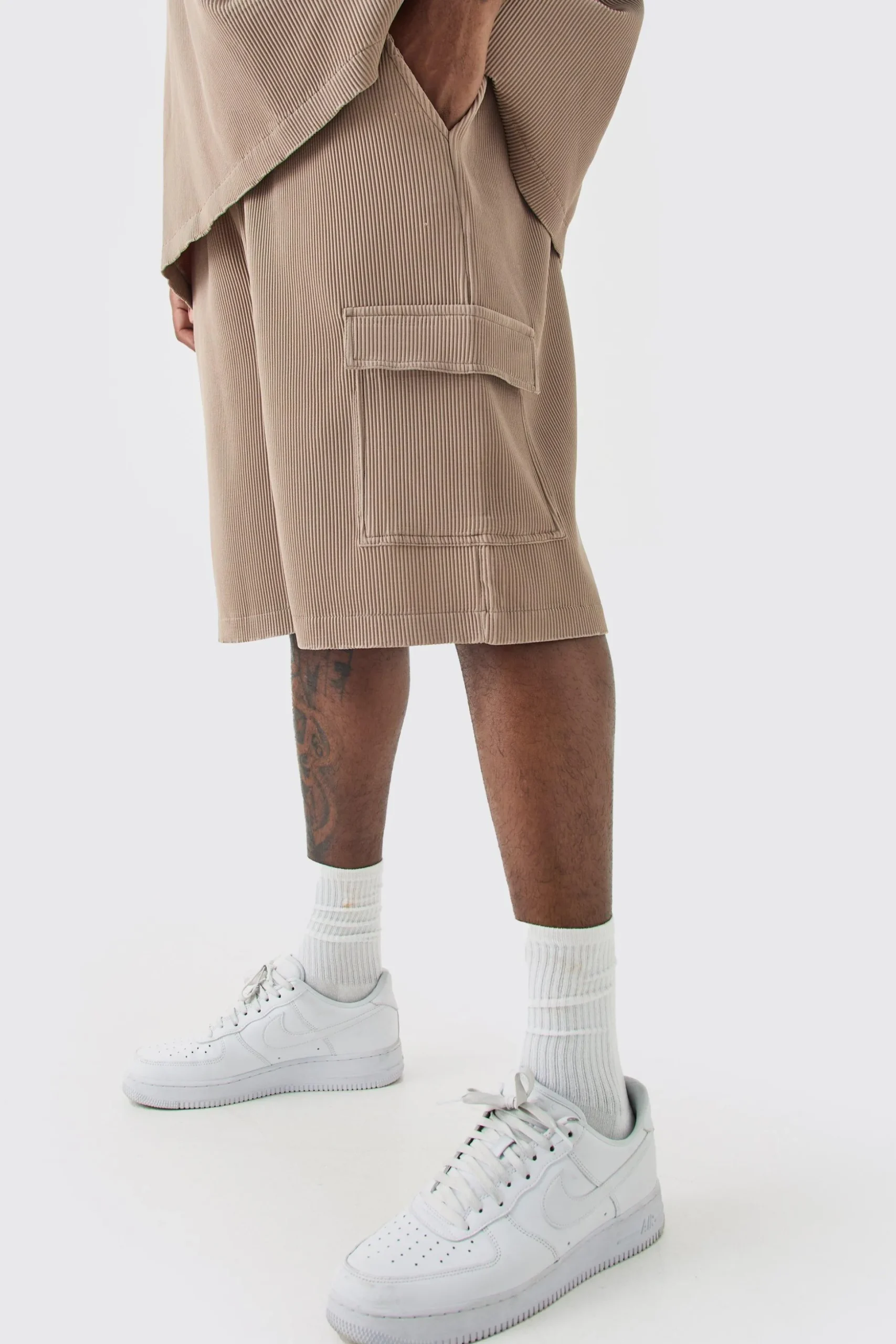 Plus Elasticated Waist Pleated Cargo Short | BoohooMAN UK