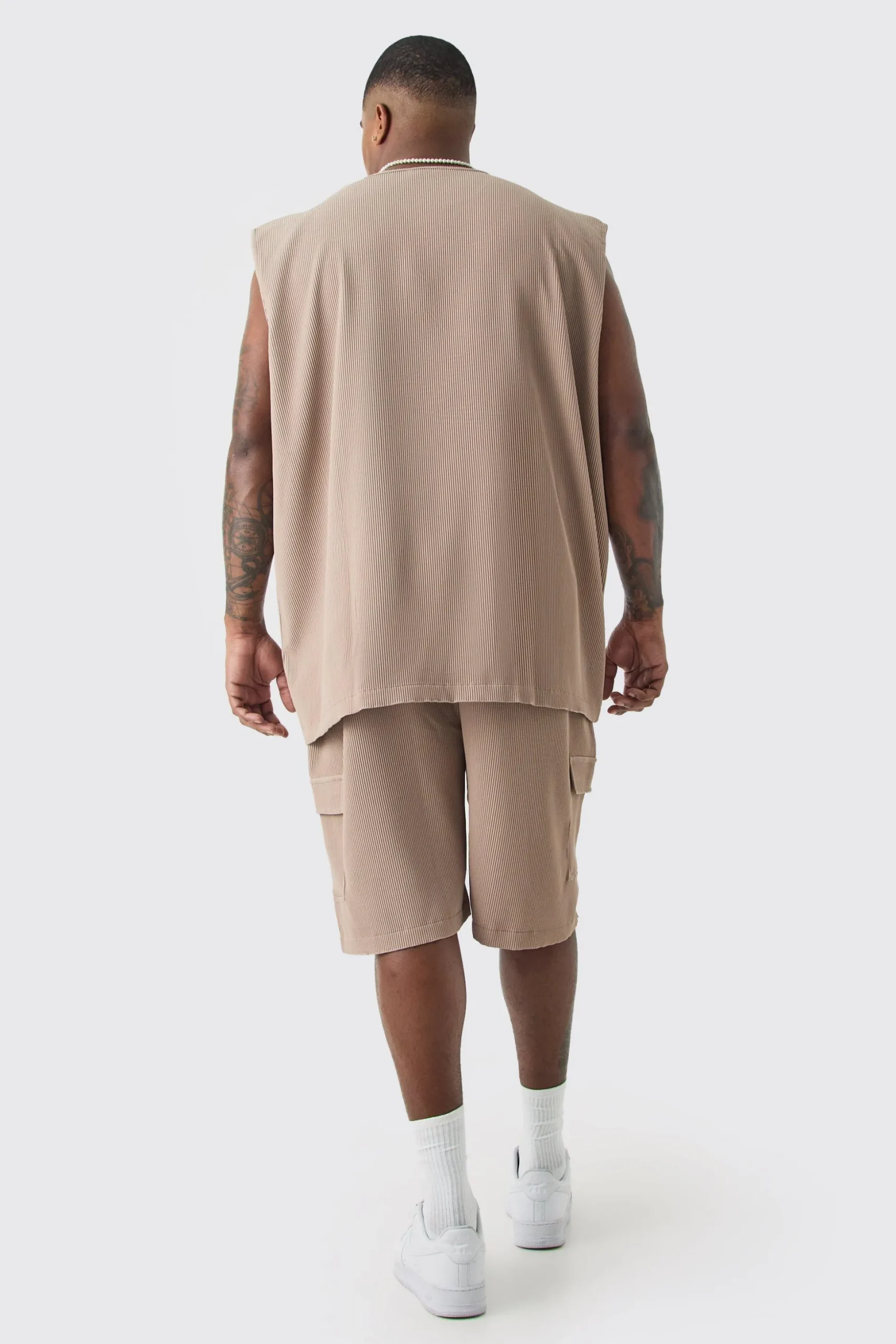 Plus Elasticated Waist Pleated Cargo Short | BoohooMAN UK