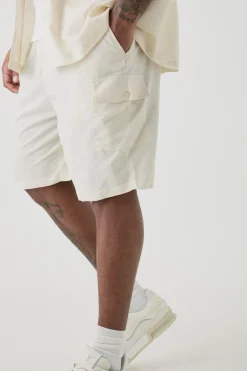 Plus Elasticated Waist Relaxed Linen Cargo Shorts In Natural | BoohooMAN UK