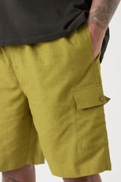 Plus Elasticated Waist Relaxed Linen Cargo Shorts In Khaki | BoohooMAN UK