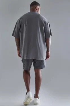 Plus Elasticated Waist Textured Cargo Short In Charcoal | BoohooMAN UK