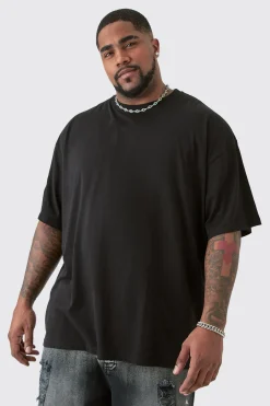 Plus Homme Dog Star Backprint T-shirt In Black | BoohooMAN UK