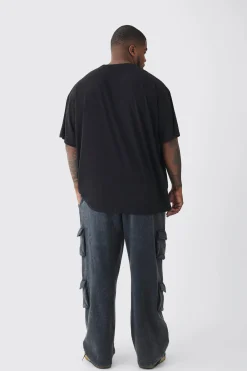 Plus OFCL Lips Printed T-shirt In Black | BoohooMAN UK