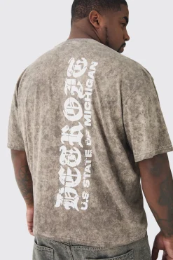 Plus Oversized Boxy Gothic Text Washed T-shirt | BoohooMAN UK